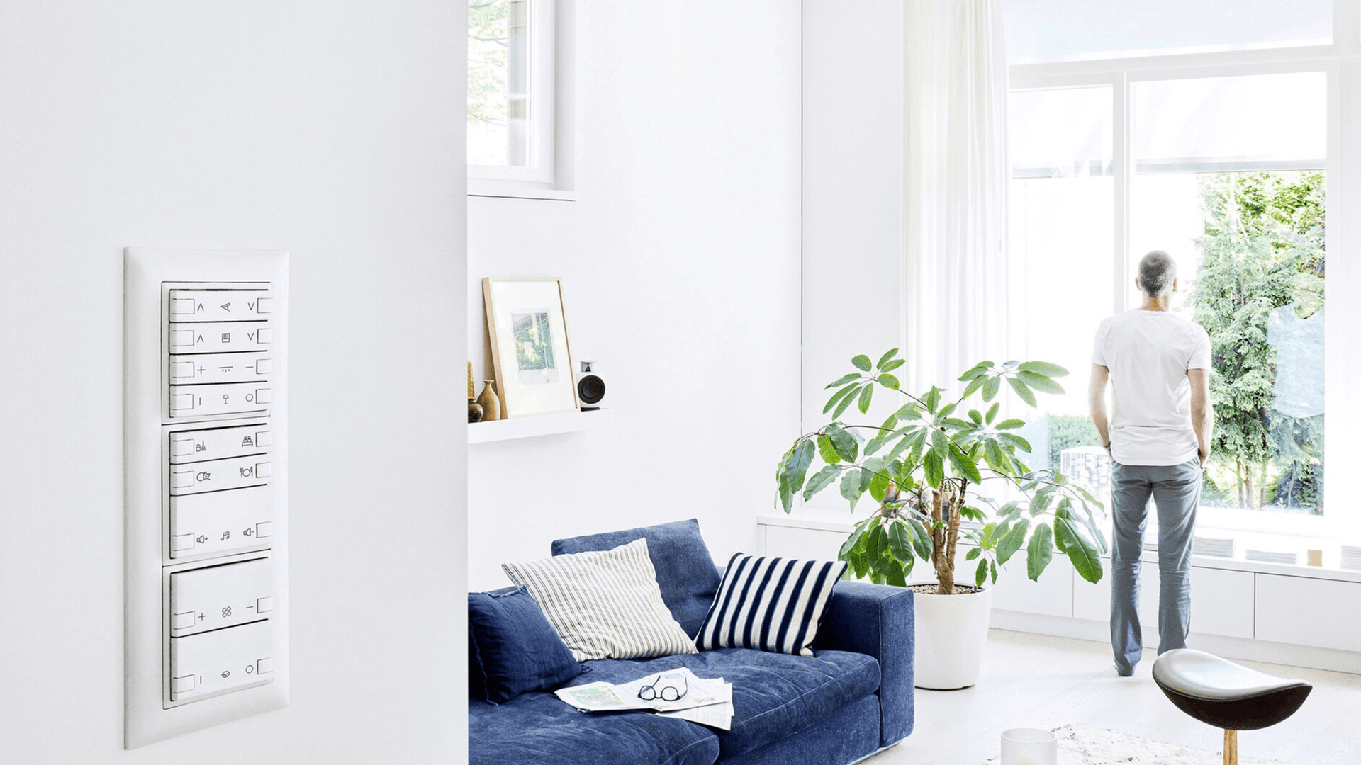 Anwendung, mit der verschiedene Bereiche eines Smart-Homes überwacht und gesteuert werden können.